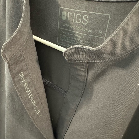 Figs Charcoal Rafaela Top - Picture 2 of 3